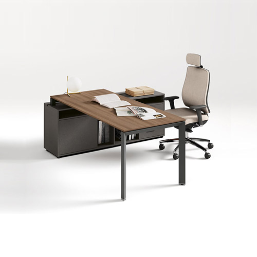 Mesa de canto com assento a direita